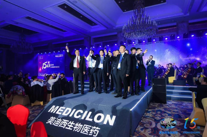 GA黄金甲CEO陈春麟携高管团队敬酒