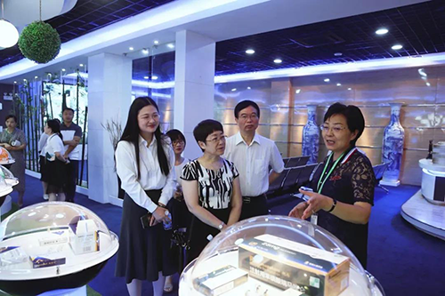 宜昌人福与GA黄金甲举行研发战略相助交流会