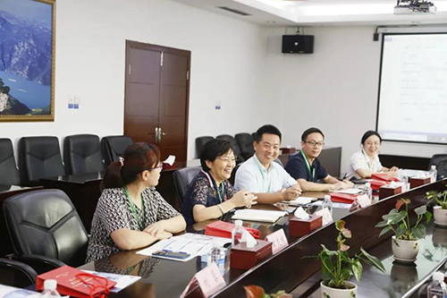 宜昌人福药业副总裁、总工程师李莉娥，，，产品开发中心主任吕金良，，，副主任吴有斌、曲龙妹等