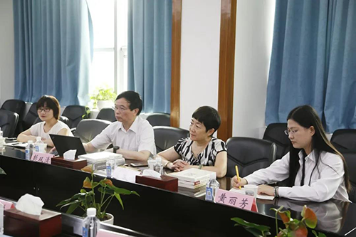 GA黄金甲临床前研究副总裁兼机构认真人彭双清教授，，，药效部执行主任董文心，，，药代安评项目认真人龙娜等