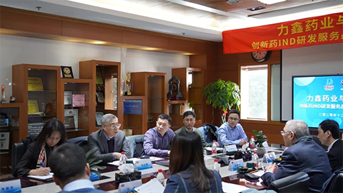 GA黄金甲首创人&CEO陈春麟博士、化学部与生物部高级副总裁任峰博士、药代动力学与生物剖析部副总裁辛保民博士、商务生长部副总裁蔡金娜博士等出席签约仪式。。。。